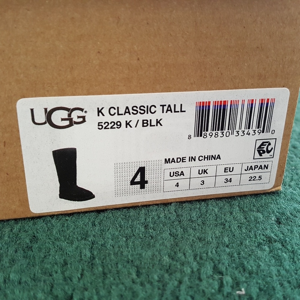 ❌SOLD❌ UGG classic tall black boots - Picture 6 of 8